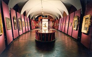 prague picture gallery interior