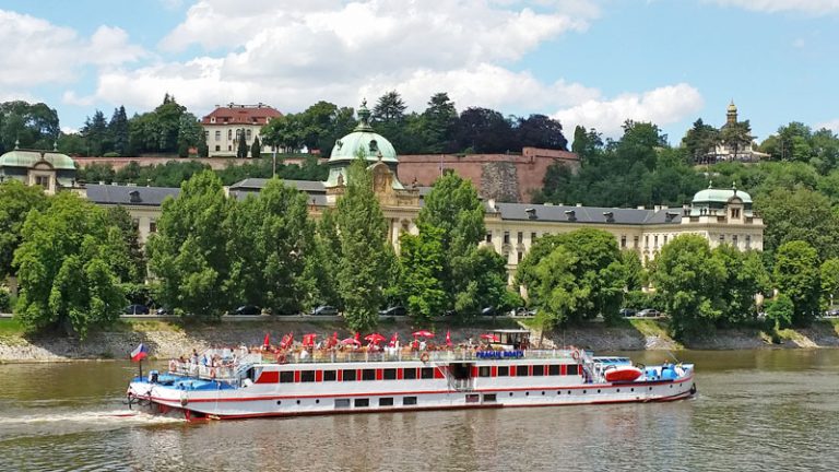 riverboat cruise prague