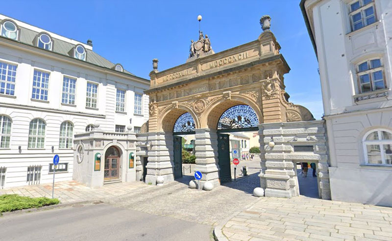 a neo-renaissance archway leading to the plzen brewery