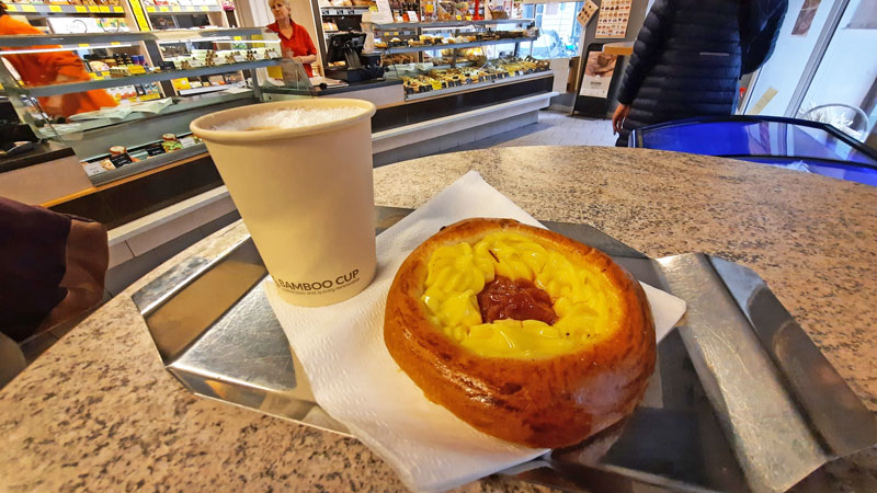 czech pudingkovy kolac in a cafe