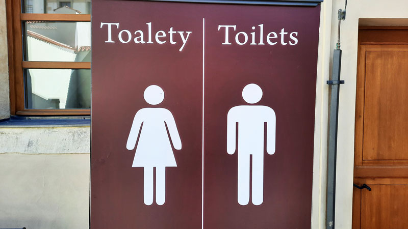 sign that says toilets and toalety