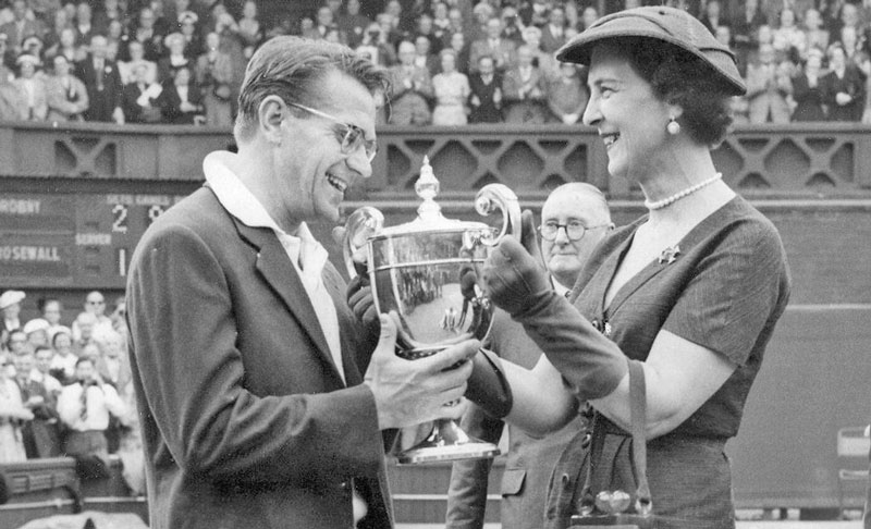 jaroslav drobny receiving wimbledon mens singles trophy in 1954