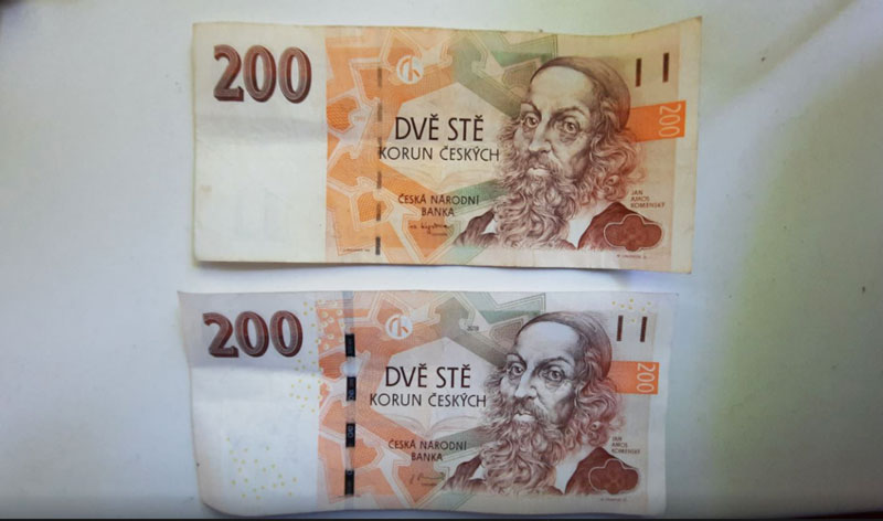 czech czk200 notes new and old showing difference in security thread