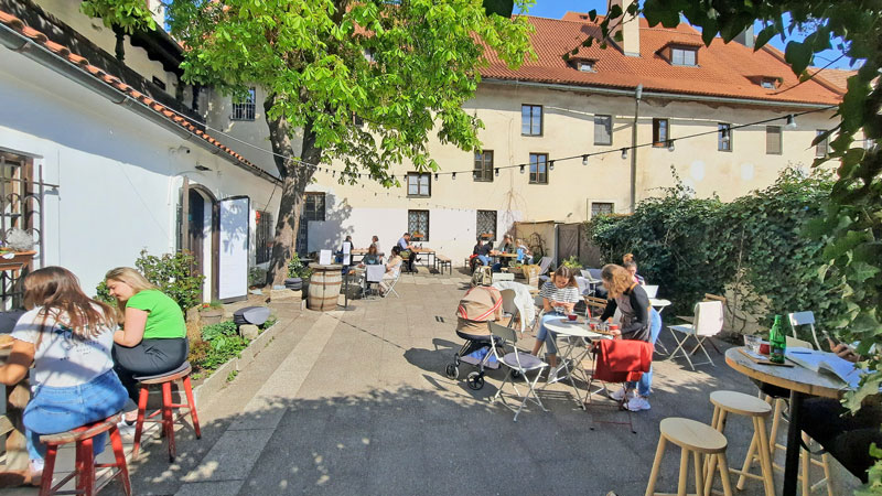 Cafe Truhlarna in the Prague Franciscan Garden