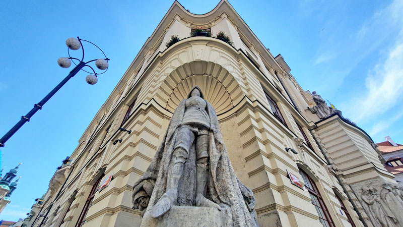 stone knight on the corner of the corner of the nova radnice in prague old town