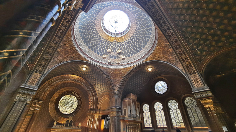 prague spanish synagogue view across the balcony level looking up to the cuppola