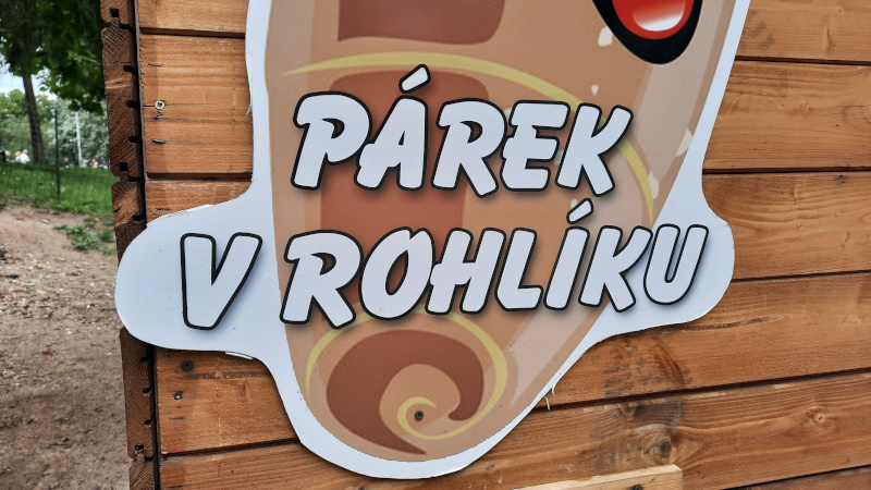 signage in czech that says they sell the czech hot dog called parek.