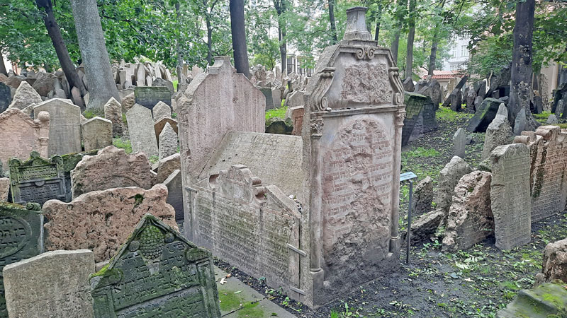 mordecai maisel ohel in prague old jewish cemetery