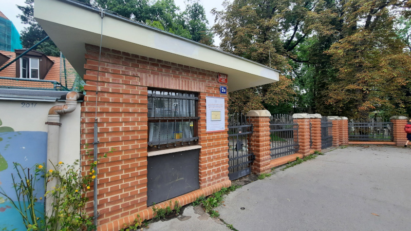 entry to the zizkov old jewish cemetery in prague