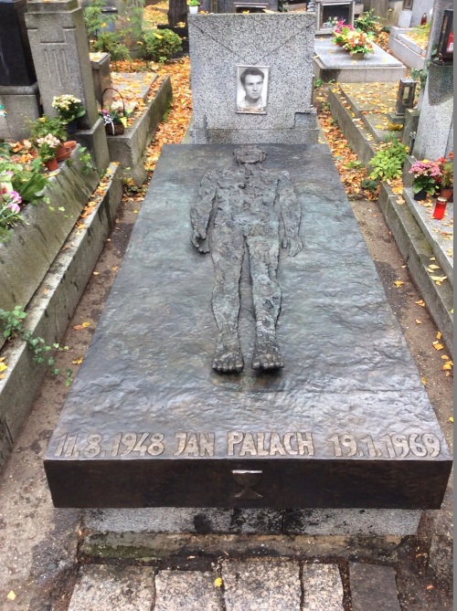 olbram zoubek bronze gravestone for jan palach